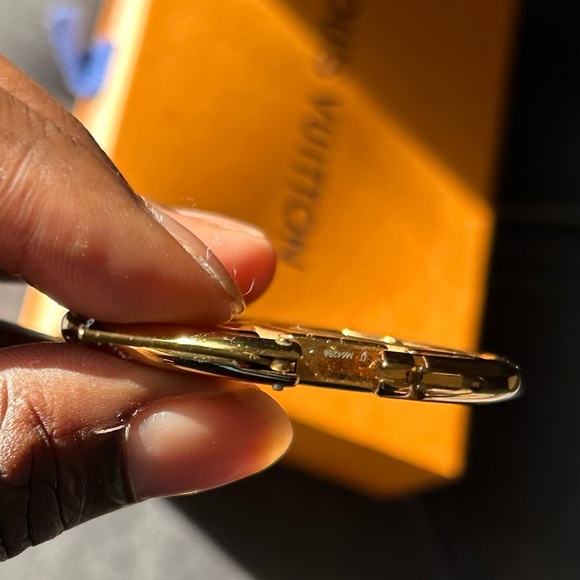 Louise Hoop Louis Vuitton Earrings - Picture 15 of 16